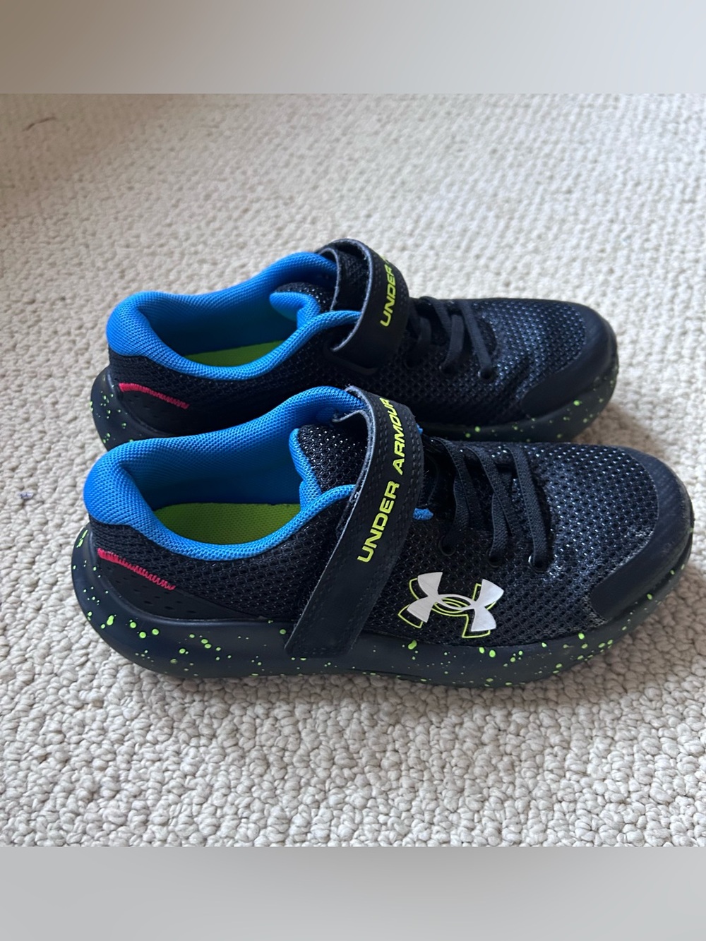Under Armour, Kids' Surge 4 Running Shoe Little Kid size 1Y, excellent condition